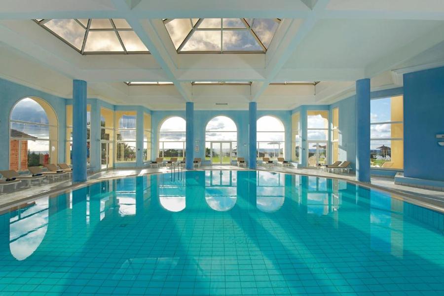 Piscine-intérieure-Hotel-Averroes-Hammamet