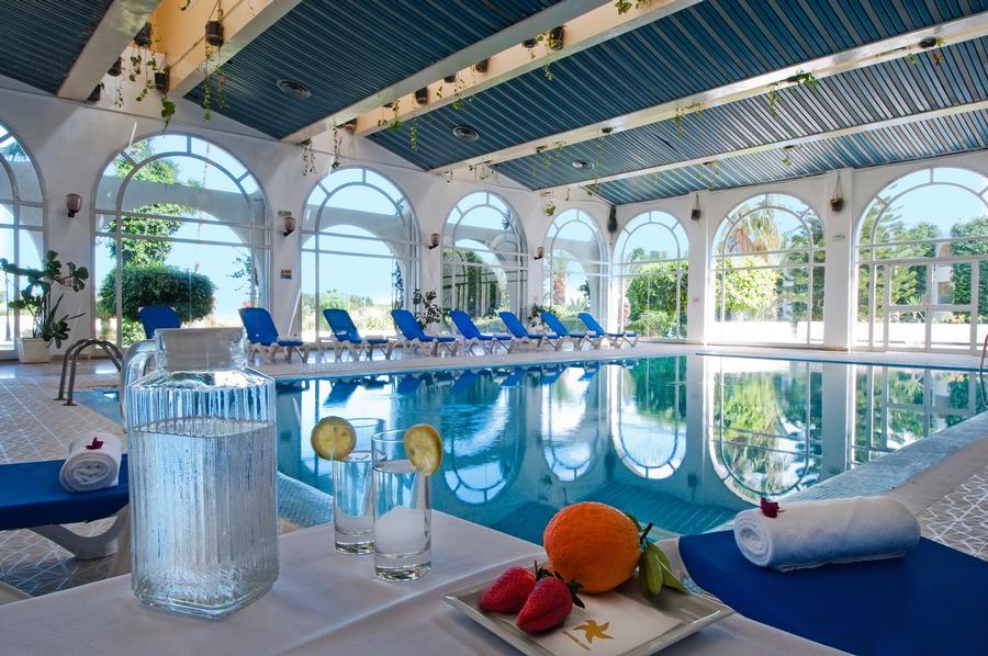 Piscine-intérieure-Hotel-Iberostar-Diar-El-Andalos-Sousse