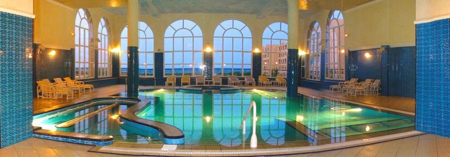 Piscine couverte Hôtel Nour Palace