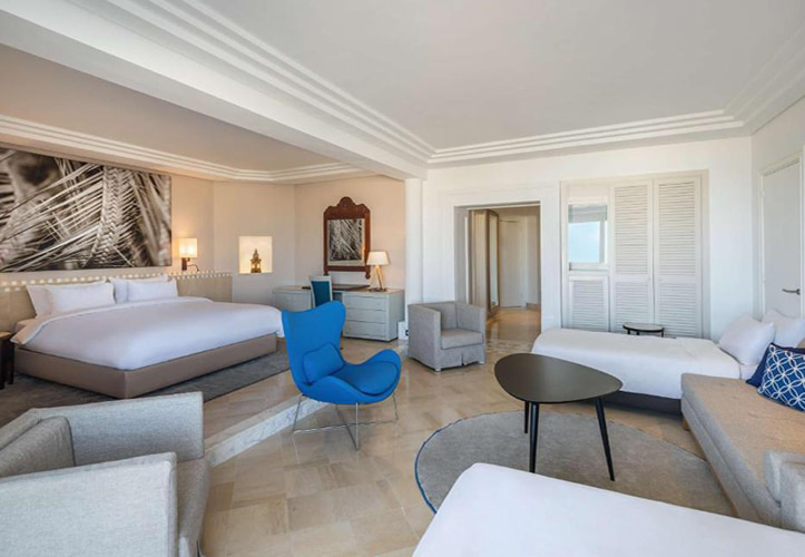 Chambre spacieuse et élégante de Radisson Djerba