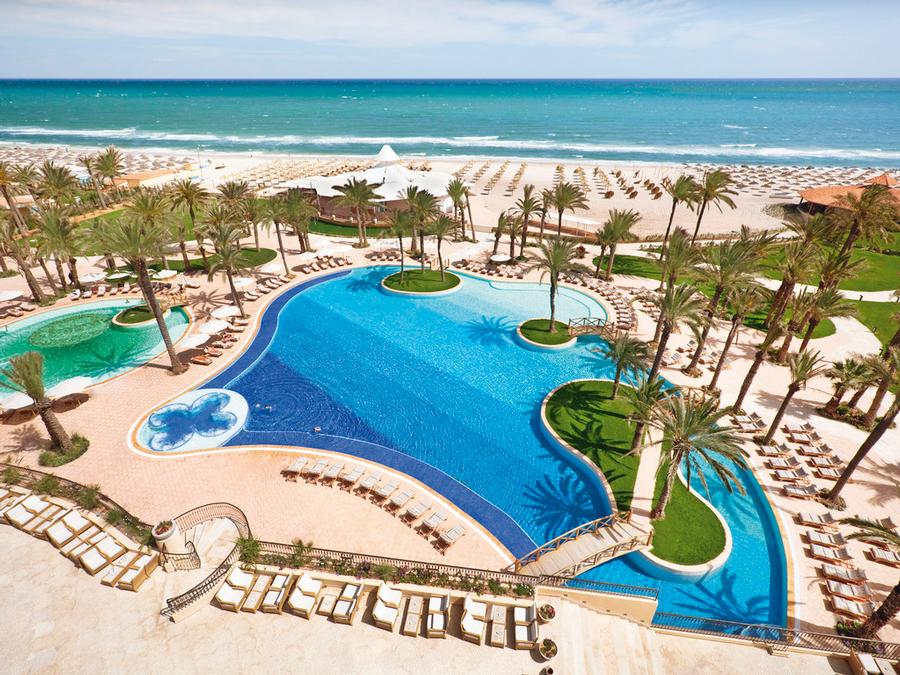 Vue panoramique sur la plage depuis Movenpick Sousse