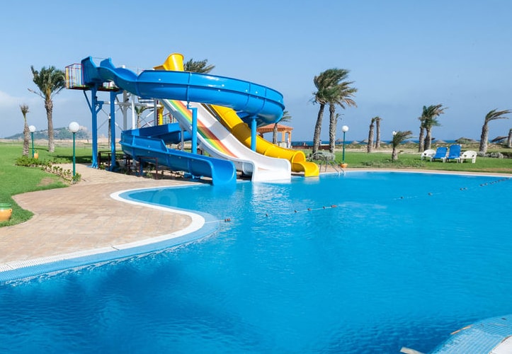 Piscine avec toboggan dar isamail tabarka