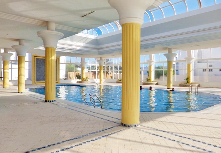 Piscine couverte de l'hôtel Aladin Djerba