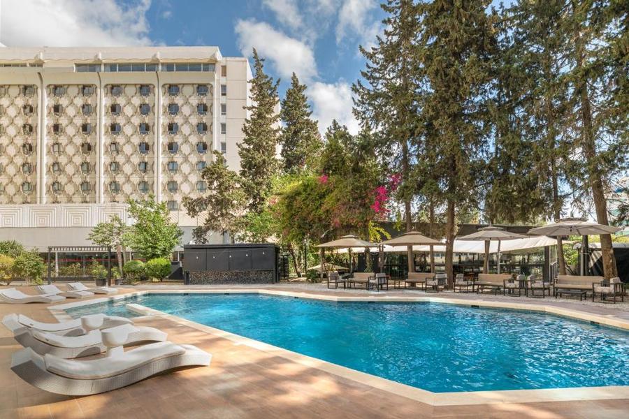 Piscine de Golden Tulip Tunis