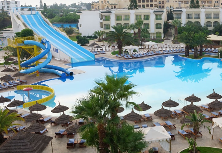 Piscine avec Toboggan d'hôtel Soviva Resort