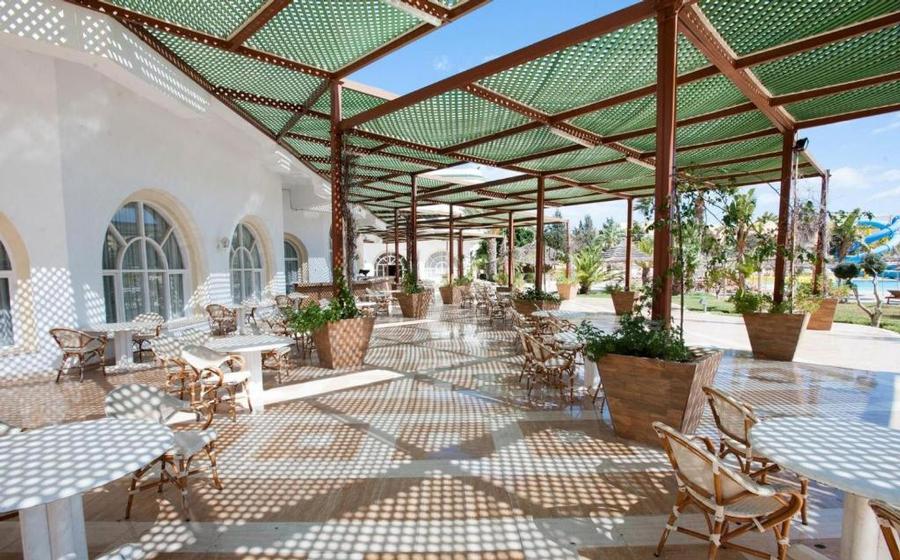 Jardin entouré de chaises au Soviva Resort