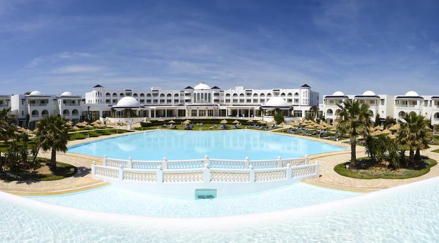 Piscine extérieure du Golden Tulip Taj Sultan